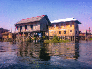 Inle_pilotis
